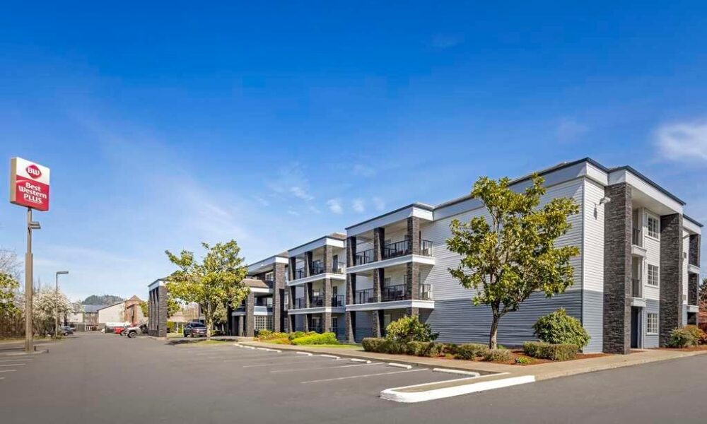 Best Western Plus Grand Manor Inn