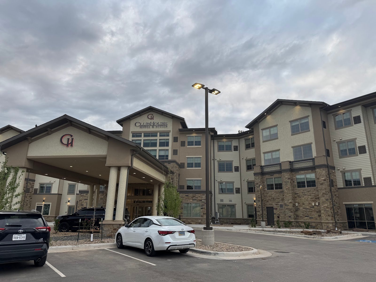 Clubhouse Hotel & Suites