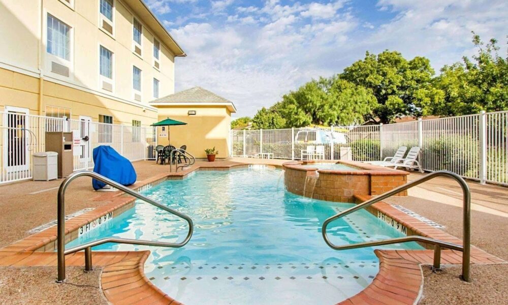 Comfort Suites