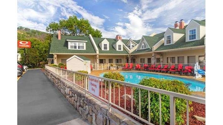Econo Lodge Inn & Suites Gatlinburg at the Convention Center