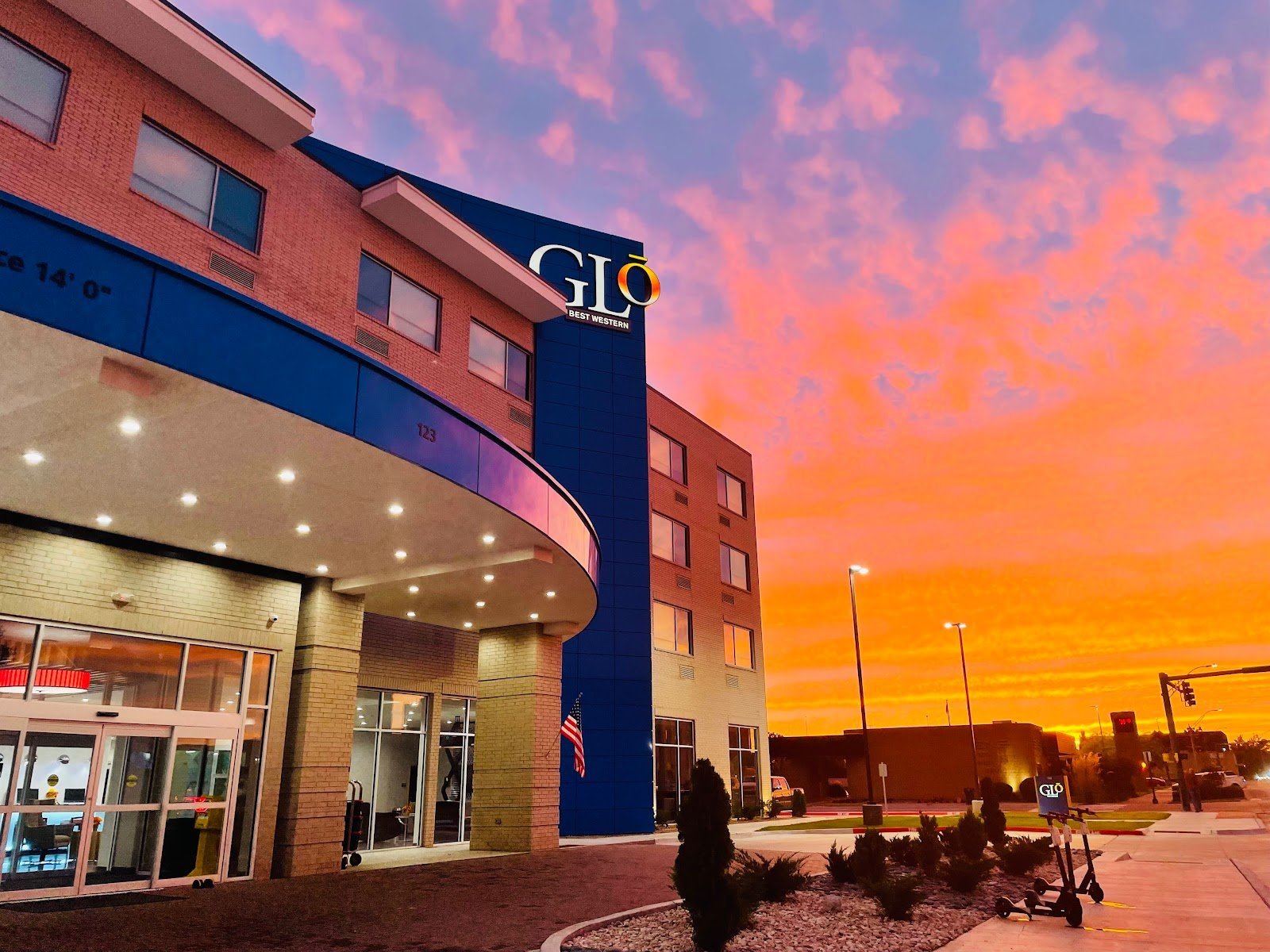 Glō Best Western Enid Ok Downtown/Convention Center Hotel